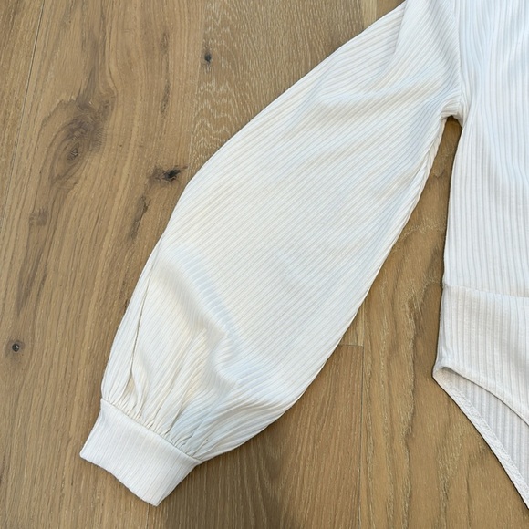 Forever 21 Ivory White Ribbed One Shoulder Ruched Bodysuit Balloon Puff Sleeve - Picture 5 of 6